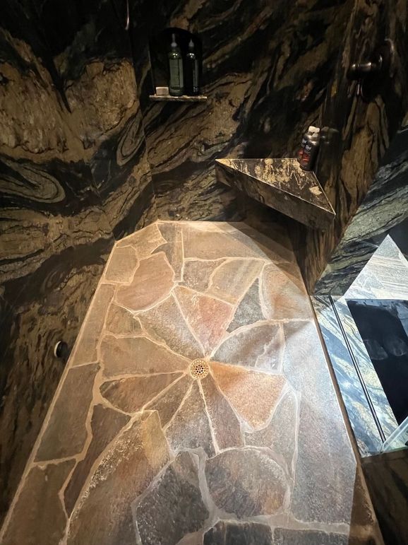 101_Pratt Lodge shower floor