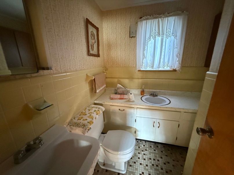 043 basement bathroom