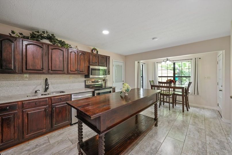 13-2869 Persian Ln10