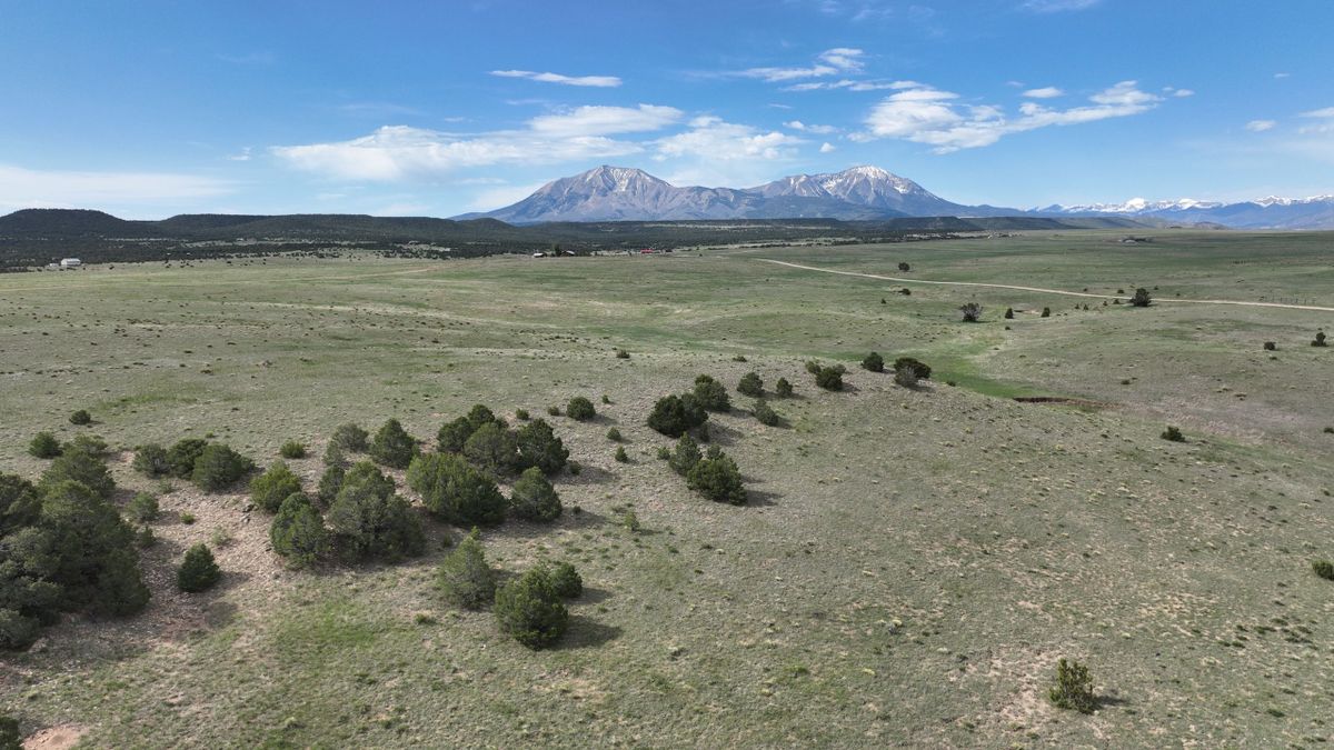 Spacious Lot In River Ridge Ranch With Fantastic Mountain Views In