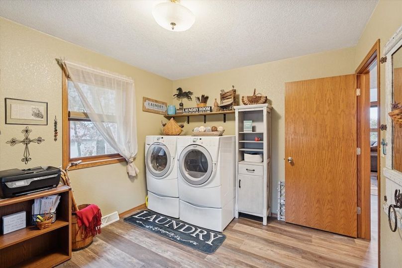 28-4800-Cub-Hollow-Rd-WindowStill