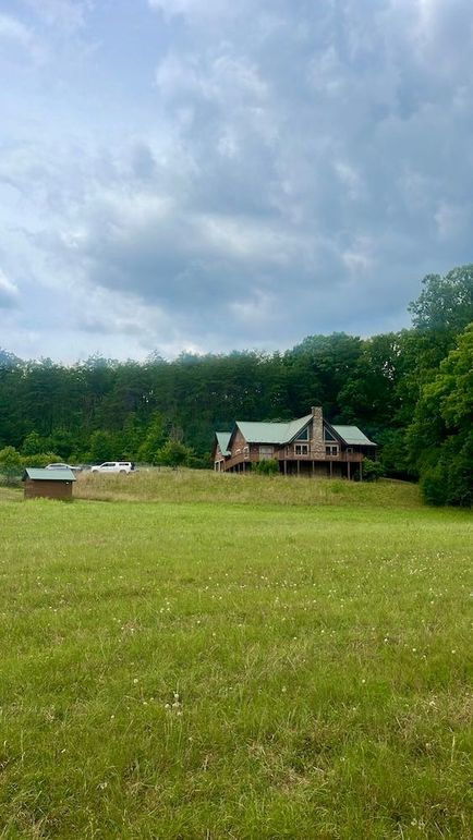 8E05F511-C927-48E0-B28E-D2ECC3FFC225