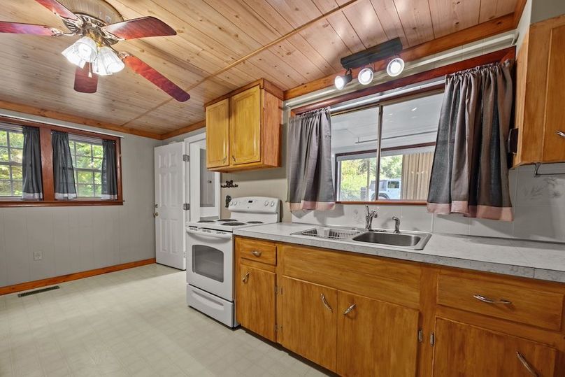 32-web-or-mls-58 Stillhouse Branch Rd 050