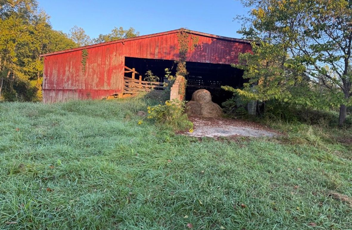 005 Additional barn structure provides versatile agricultural use and adds to the property’s classic farm appeal.