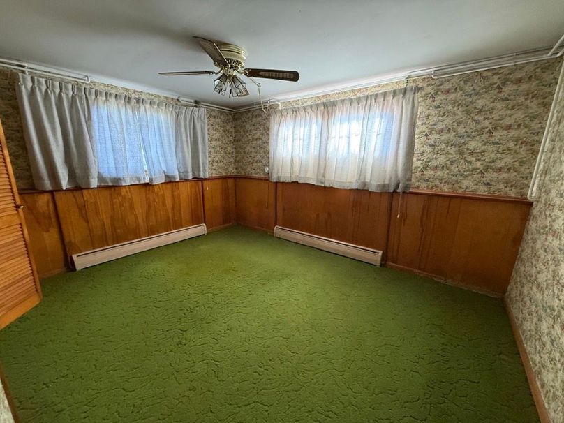 041 bedroom #3 in front right of basement