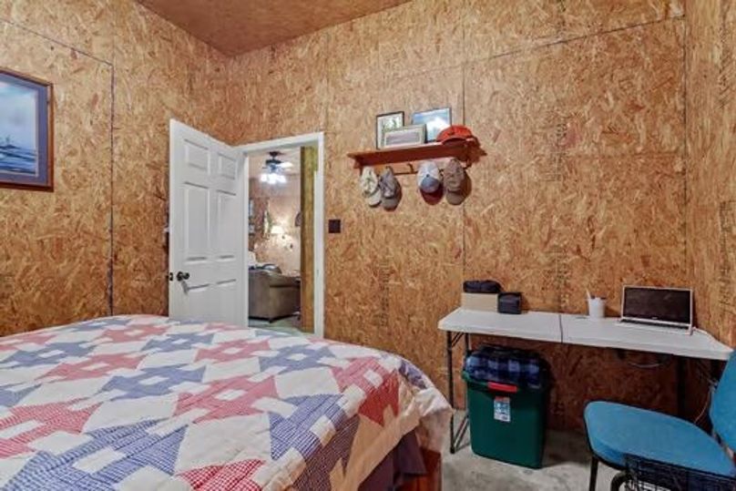 large-018e903b-4d8f-7138-8d8d-21cdc7511523