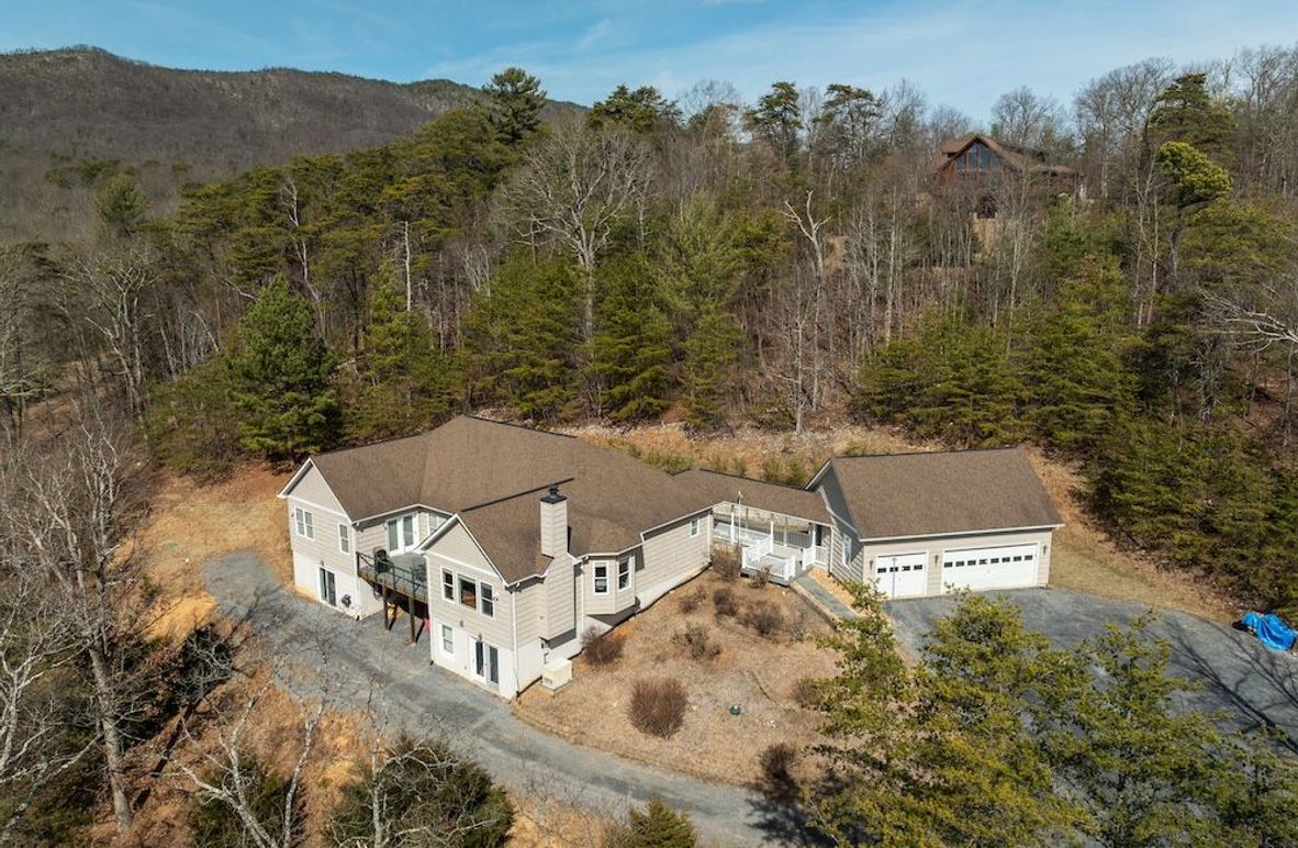 02-Twilight_DJI_0085_111 Oakview Dr - Absolute Altitude - 2 - 2024 - 64