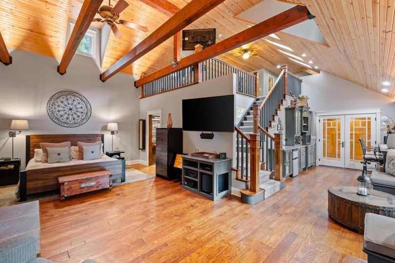 60 Deluxe Master Suite 4