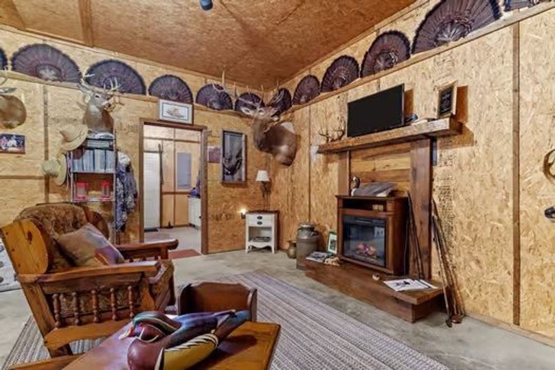 large-018e903b-4e3e-7301-b21f-052295e74b78