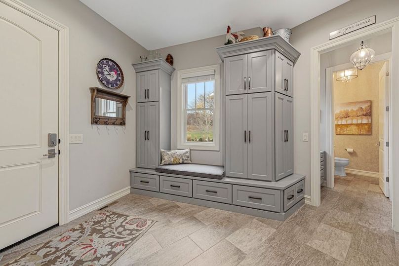 Pic 25 Garage entry_foyer