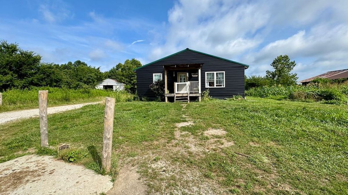 Off Grid Houses With A Barn Reference: Off Grid Home On Acreage With Utilities Available Barns And