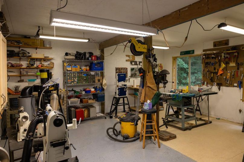 102 Shop In Pole Barn 1