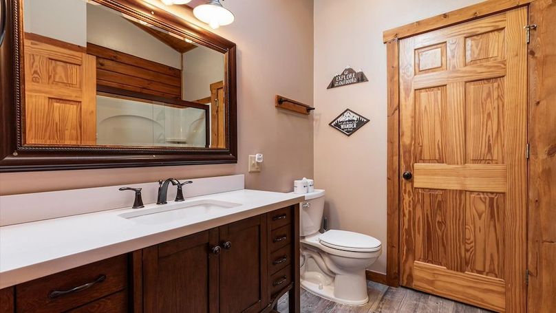 19-zj 21801 Sterling Rd052