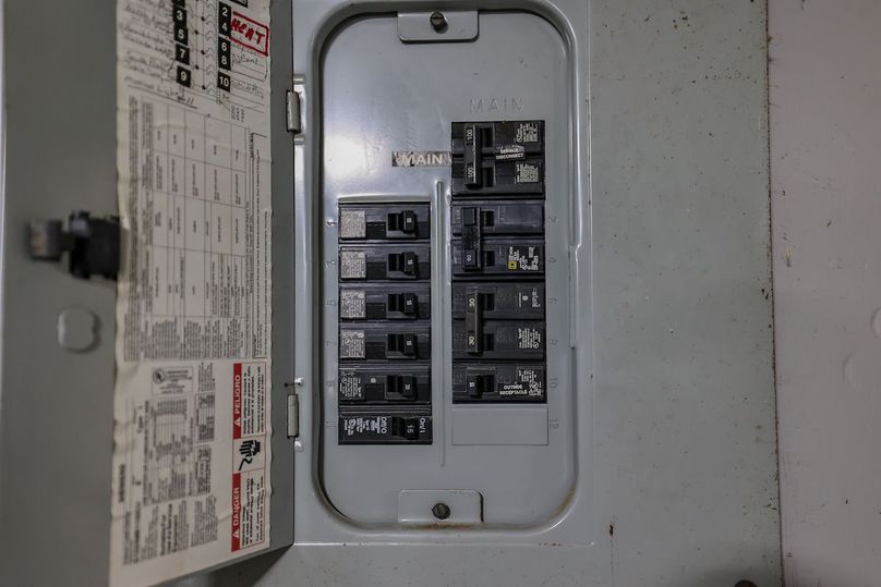 854A8253