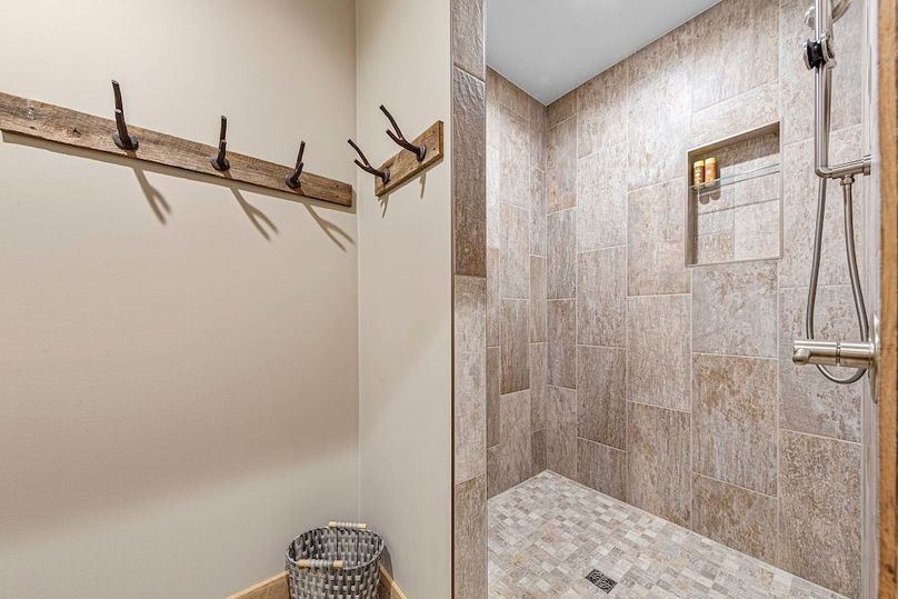 Pic 40 Bathroom_lower