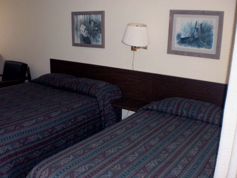 Motel Room 2-2