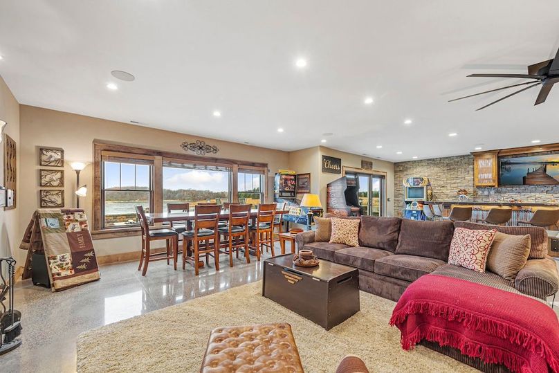 Pic 32 Family room_lower