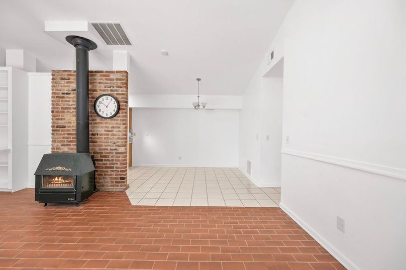 22-26-web-or-mls-279 Poplar Rd interior-9