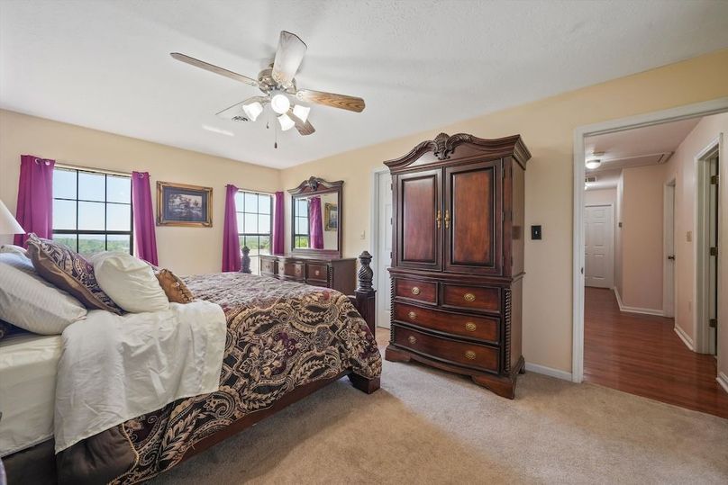 21-2869 Persian Ln18