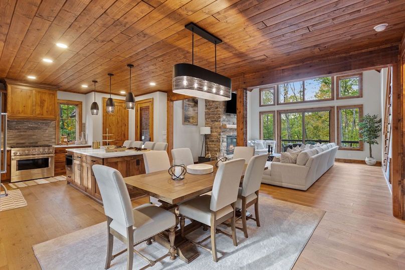 96-web-or-mls-6400 Golf Club Drive-1