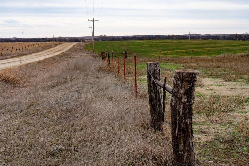 Saline,Ks,156.8_027