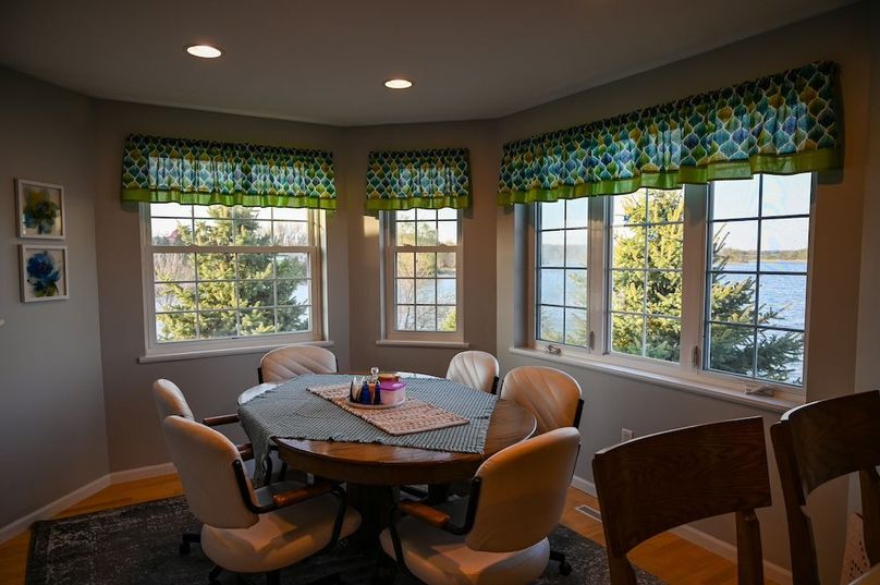 17. breakfast nook