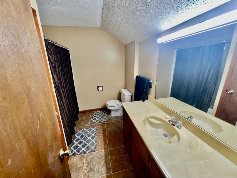 22E5CBFD-5461-4138-B103-C61C334163AA_1_201_a