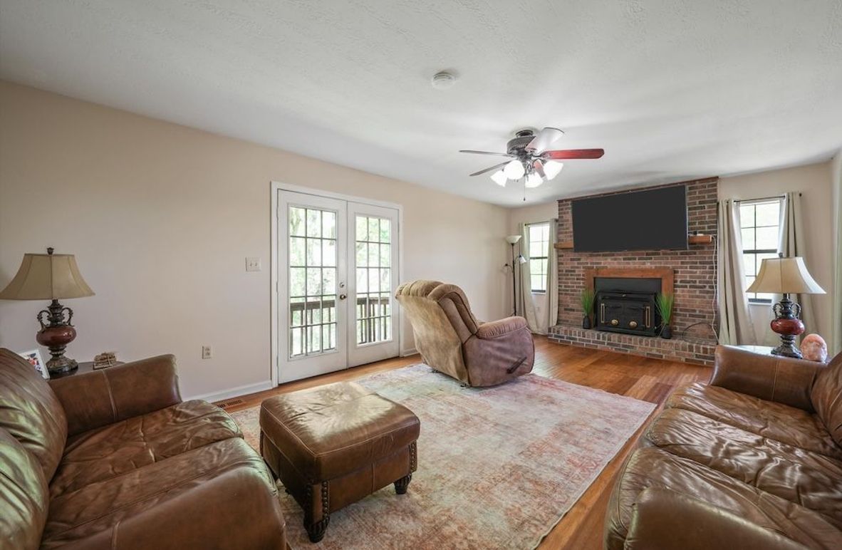 08-2869 Persian Ln05