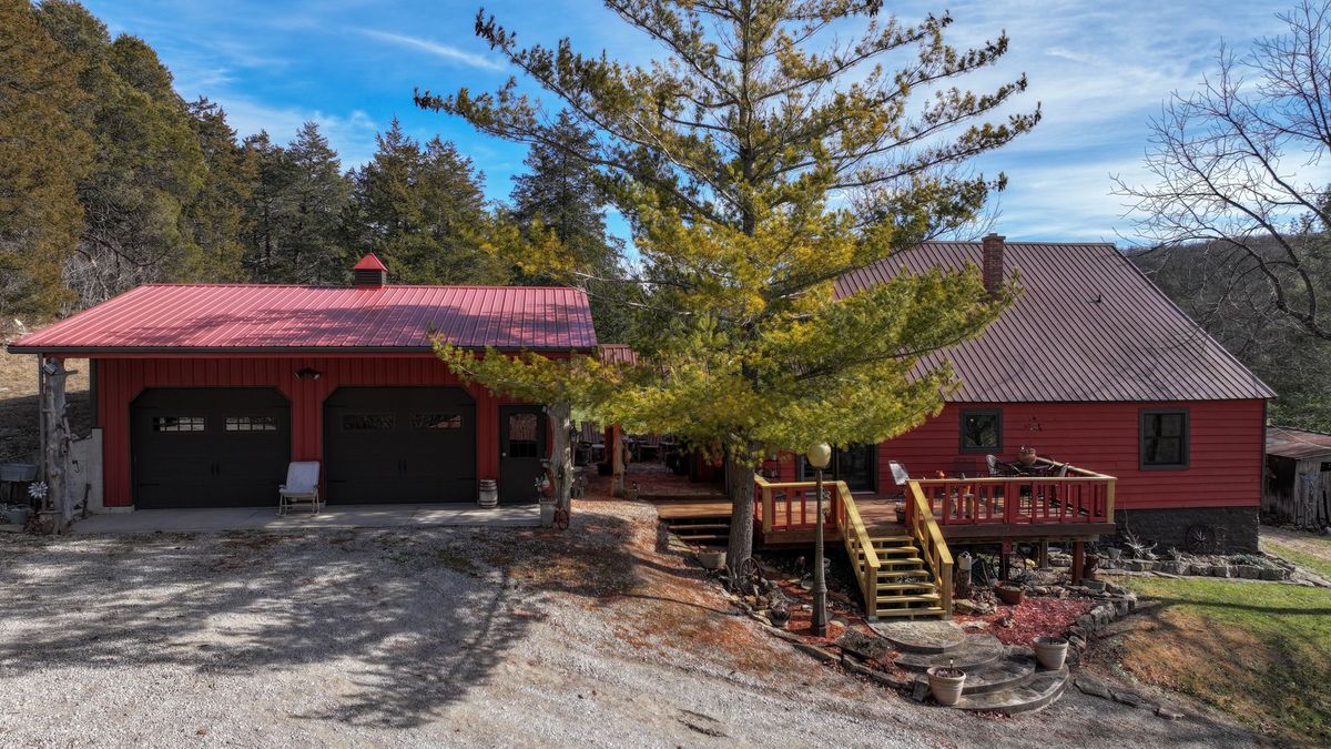 House On Acreage In Sainte Genevieve County Whitetail Properties