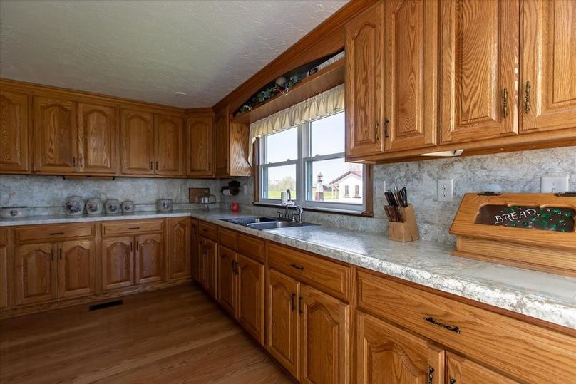 105-Kitchen4