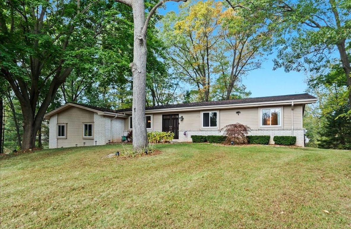 02-10932 Green Oaks Dr