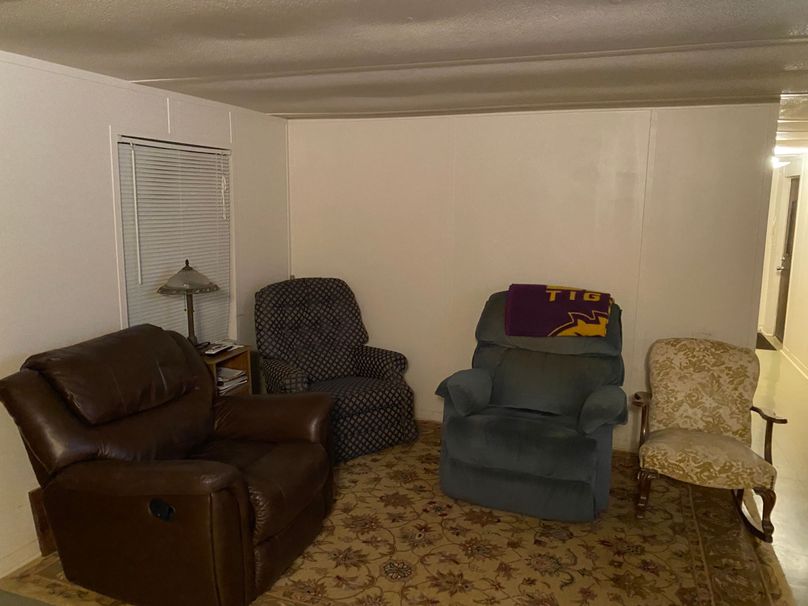 8F5B96E1-61D7-4847-A511-BD0E17E8F532