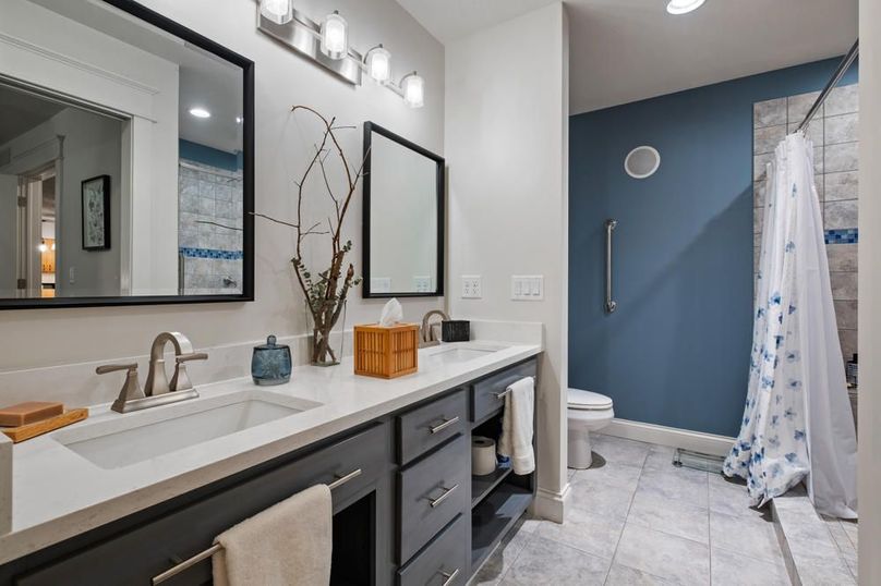 85 Guest House Bath 1