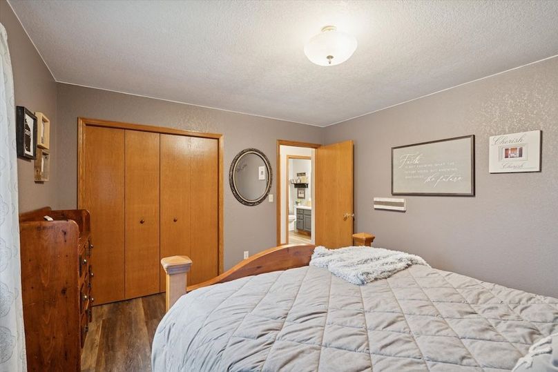 33-4800-Cub-Hollow-Rd-WindowStill