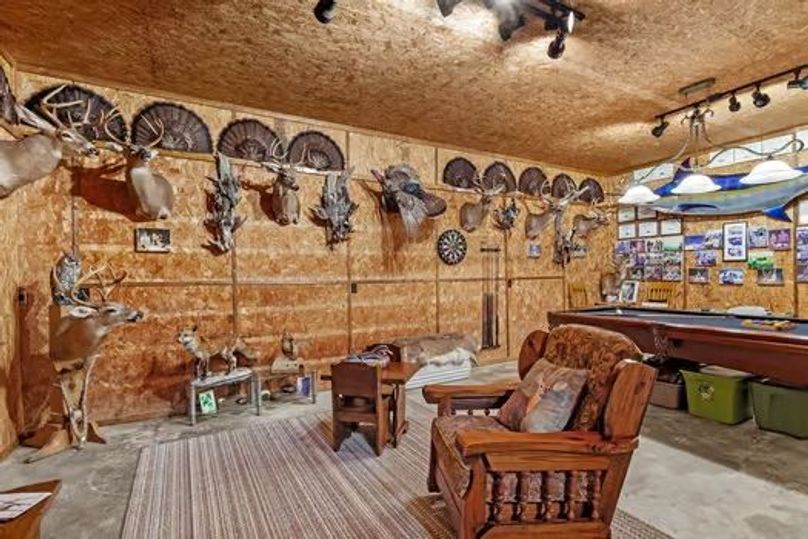 large-018e903b-4eb4-7388-8356-c636300de8a2