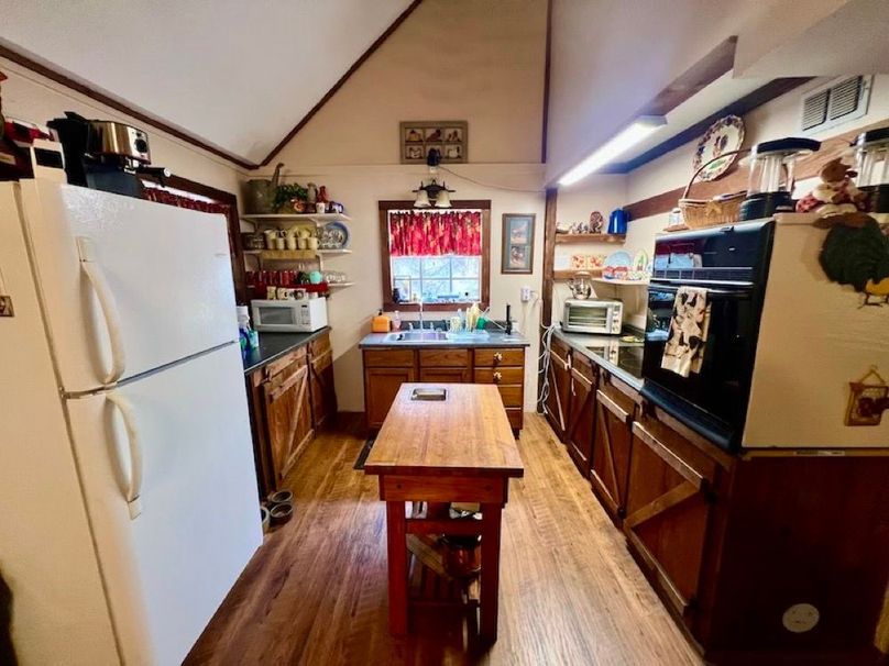 61DDC5CE-6B9D-445C-9ACC-7616D7940982_1_201_a