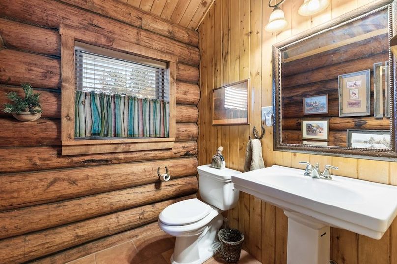 038 - 1_2 Bath_Laundry