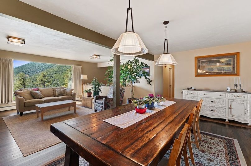 012 - Dining Area