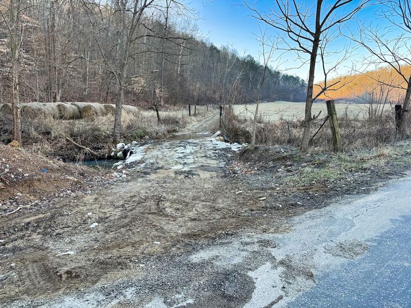 055 entering the driveway from the pavement county road