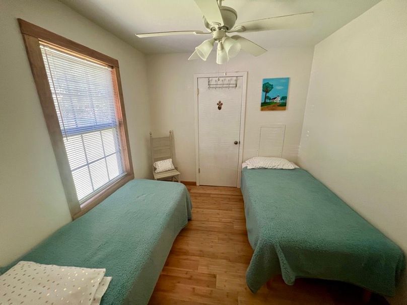 916FA66C-0955-45C2-A38A-E409E7F1E62F_1_201_a