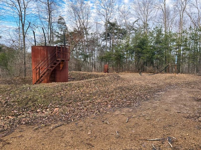 021 nice flat with the old oil_gas holding tank-2