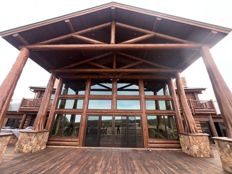 115_Pratt Lodge windows