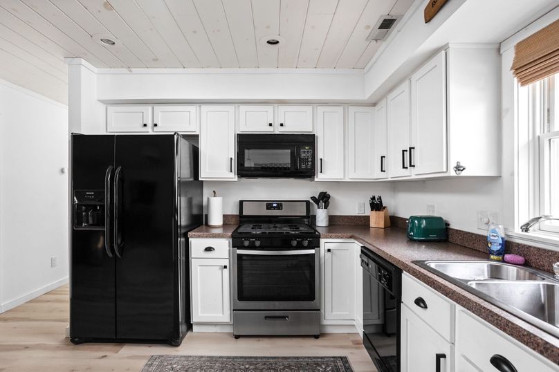 15-web-or-mls-6701 School House Ln-8