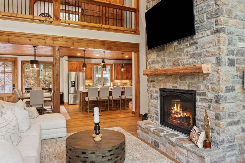 82-web-or-mls-6400 Golf Club Drive-13