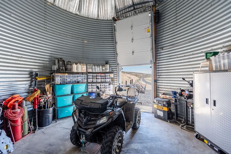 #21 tank 4 - Detached garage