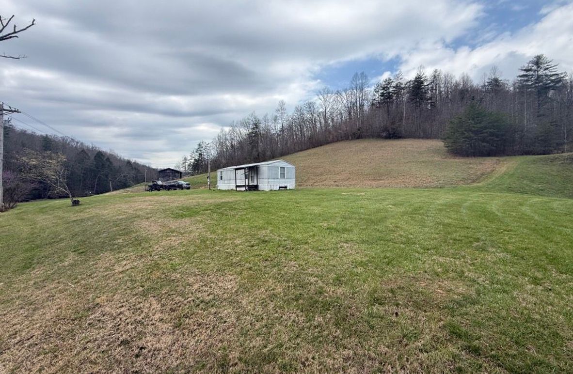 003 single wide mobile home with all utilities