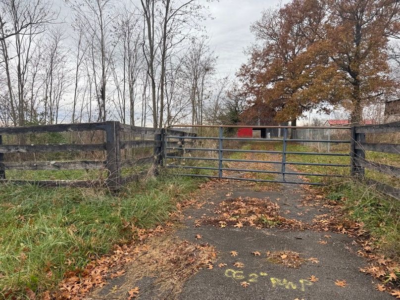 007 the gated entrance along KY 89 at the north boundary