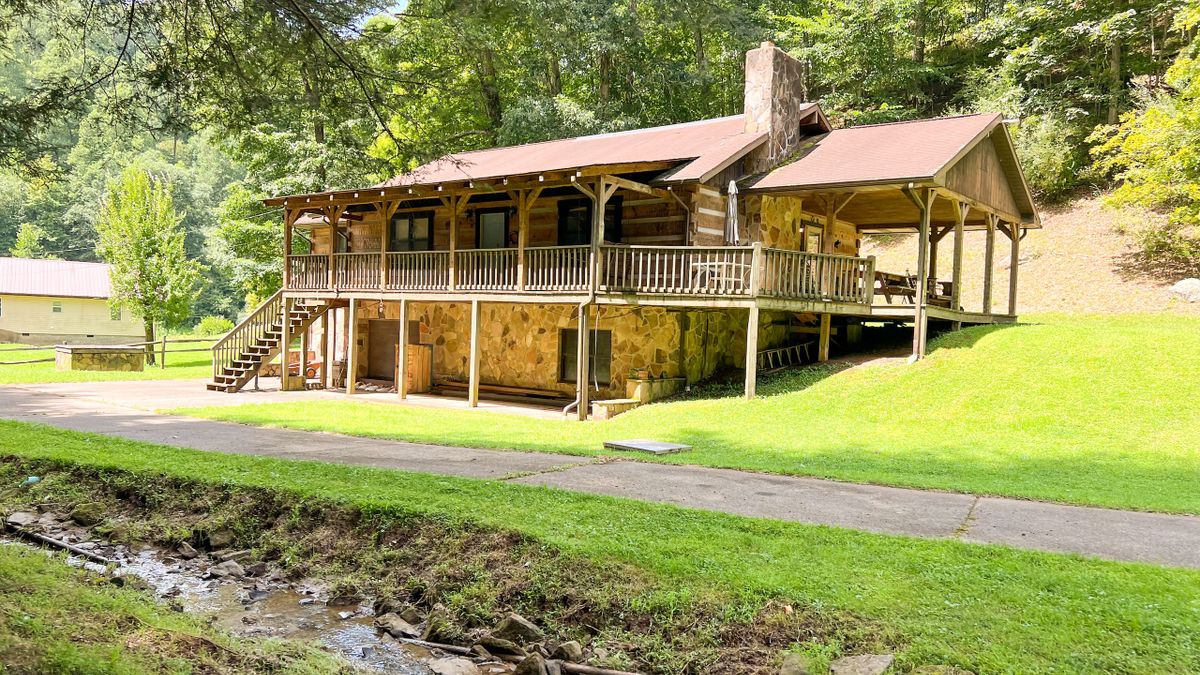 Log Home On Hunting And Timber Farm Near Big Springs Whitetail Properties