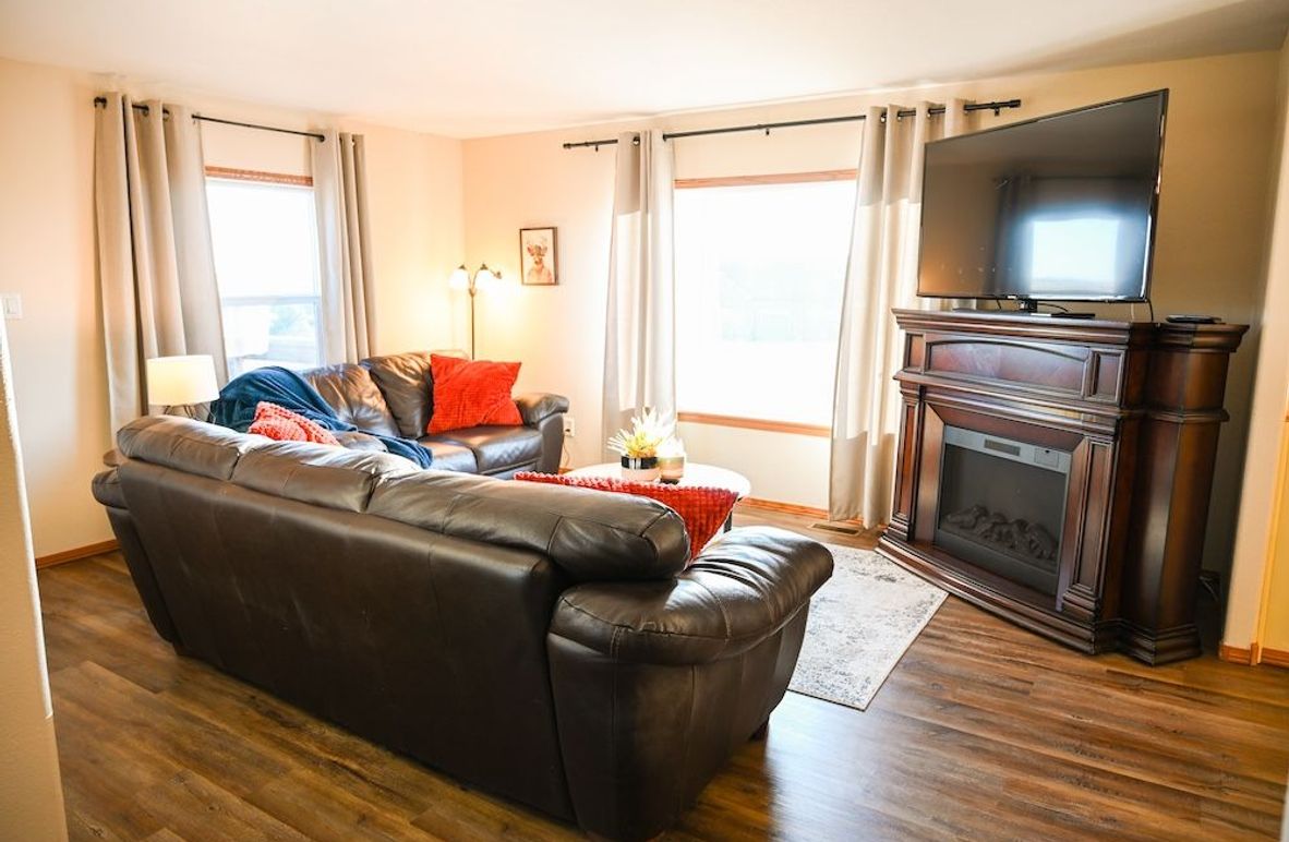 3. 2nd floor living room