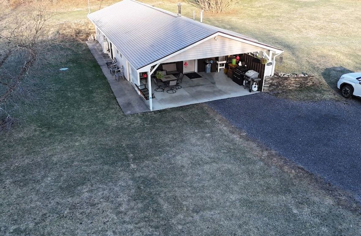 Cayuga 32 Stoyell Photos 4